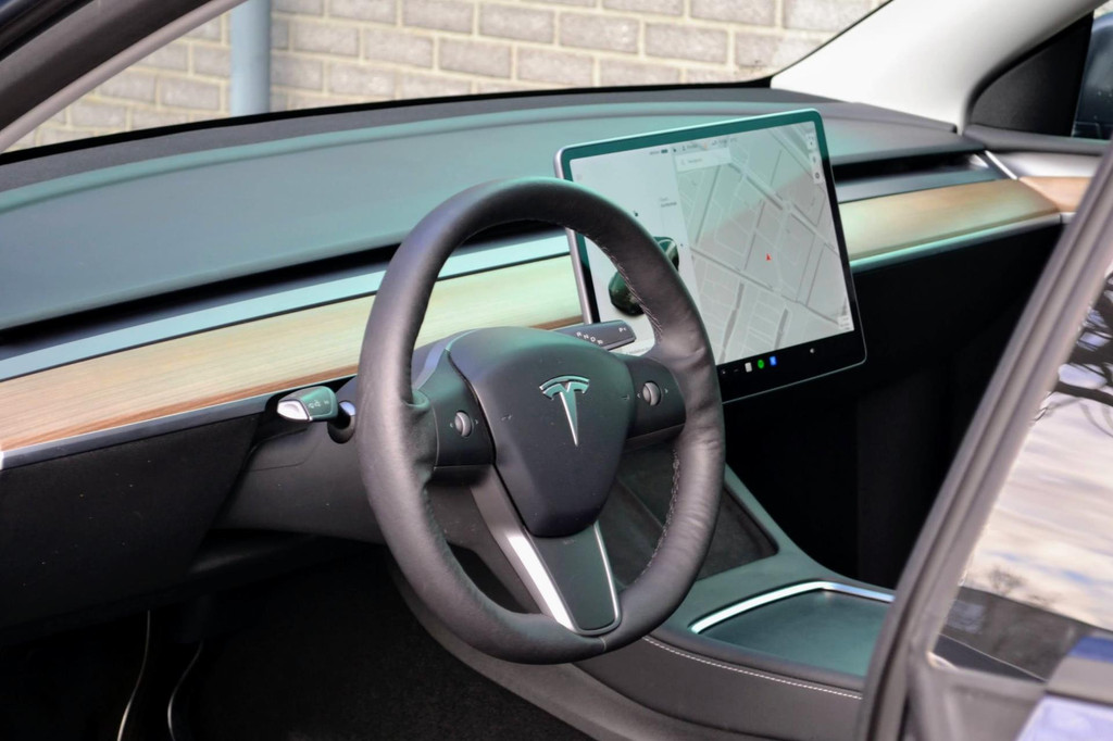 Tesla Model Y (L703ZS) met abonnement