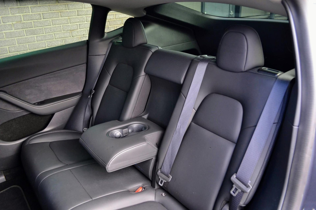 Tesla Model Y (L703ZS) met abonnement