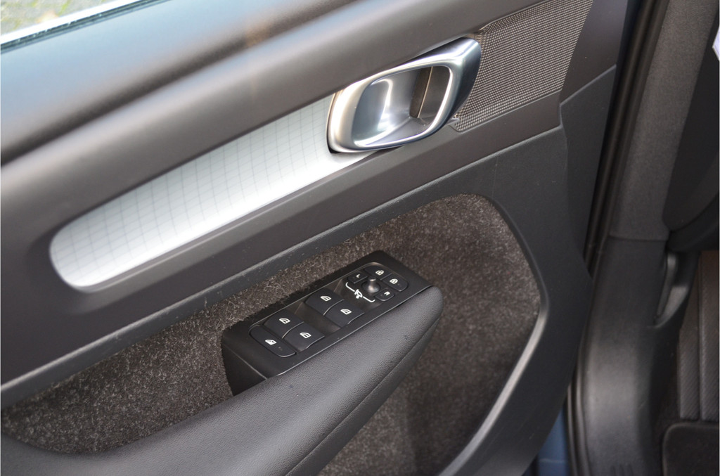 Volvo XC40 (J969XV) met abonnement