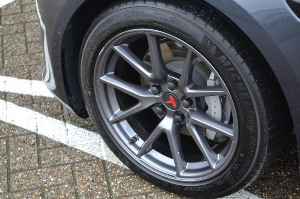Tesla Model 3 AWD (K843KF) met abonnement