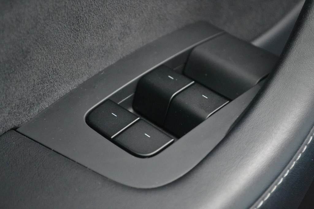 Tesla Model 3 AWD (K843KF) met abonnement