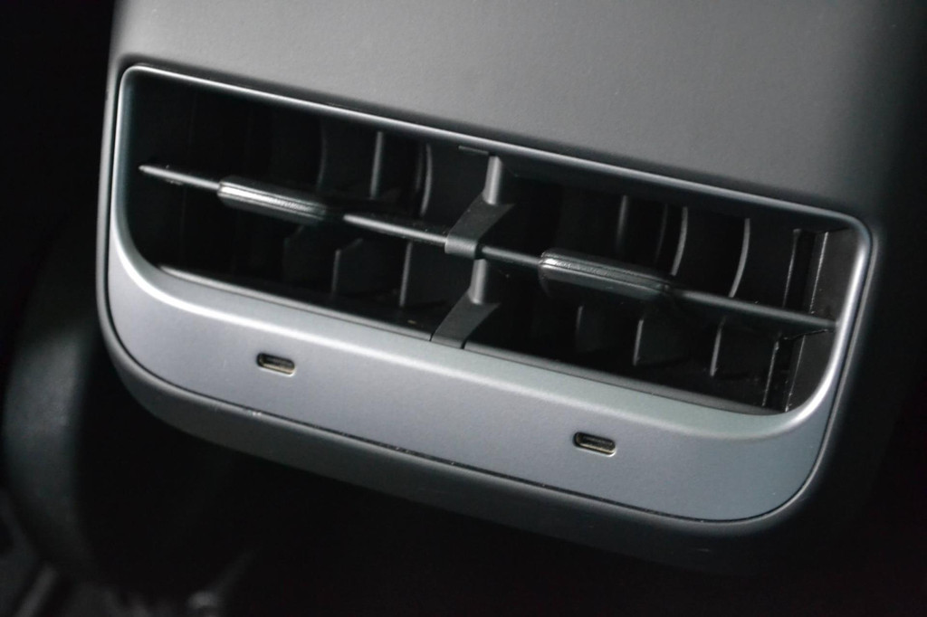 Tesla Model 3 AWD (K843KF) met abonnement