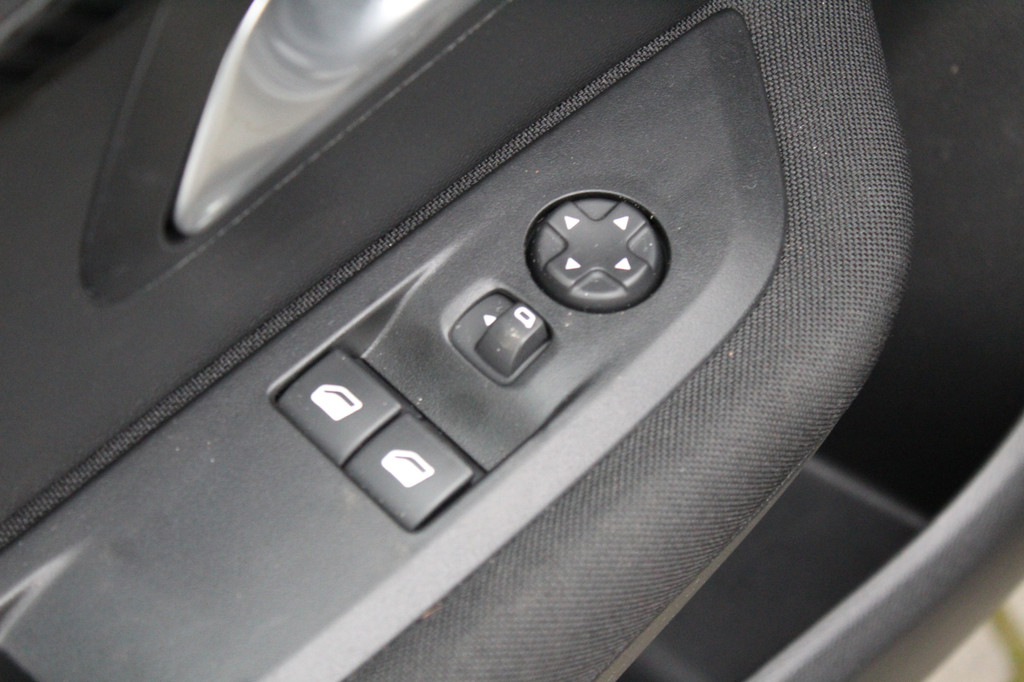 Peugeot e-208 (K762HF) met abonnement