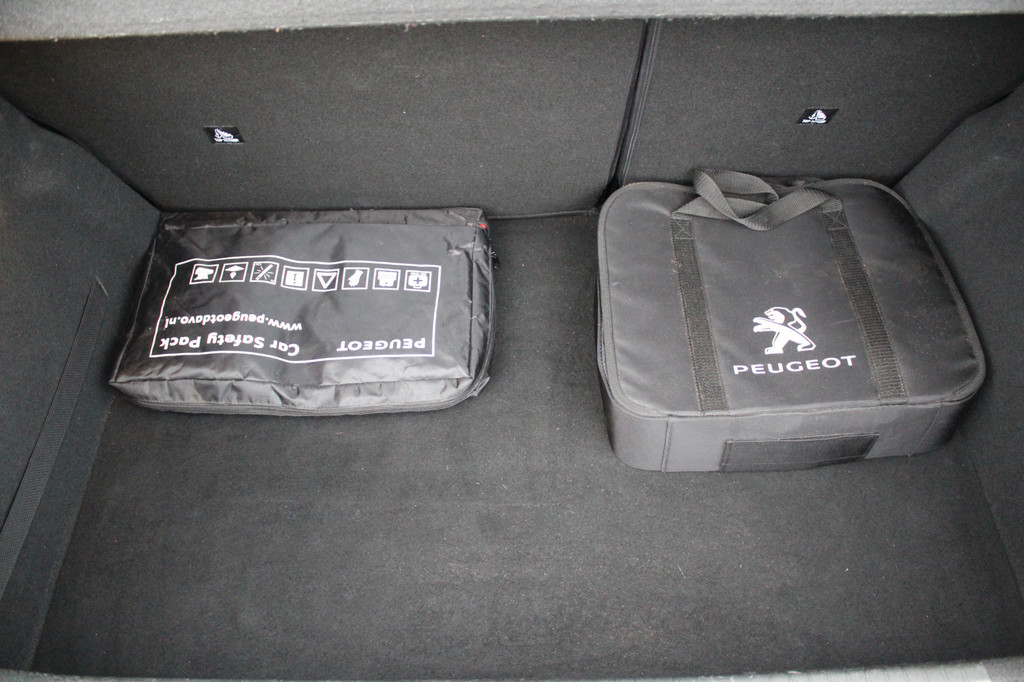 Peugeot e-208 (K762HF) met abonnement