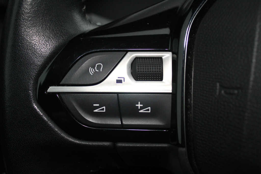 Peugeot e-208 (K762HF) met abonnement