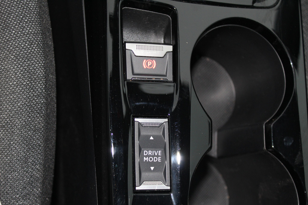 Peugeot e-208 (K762HF) met abonnement