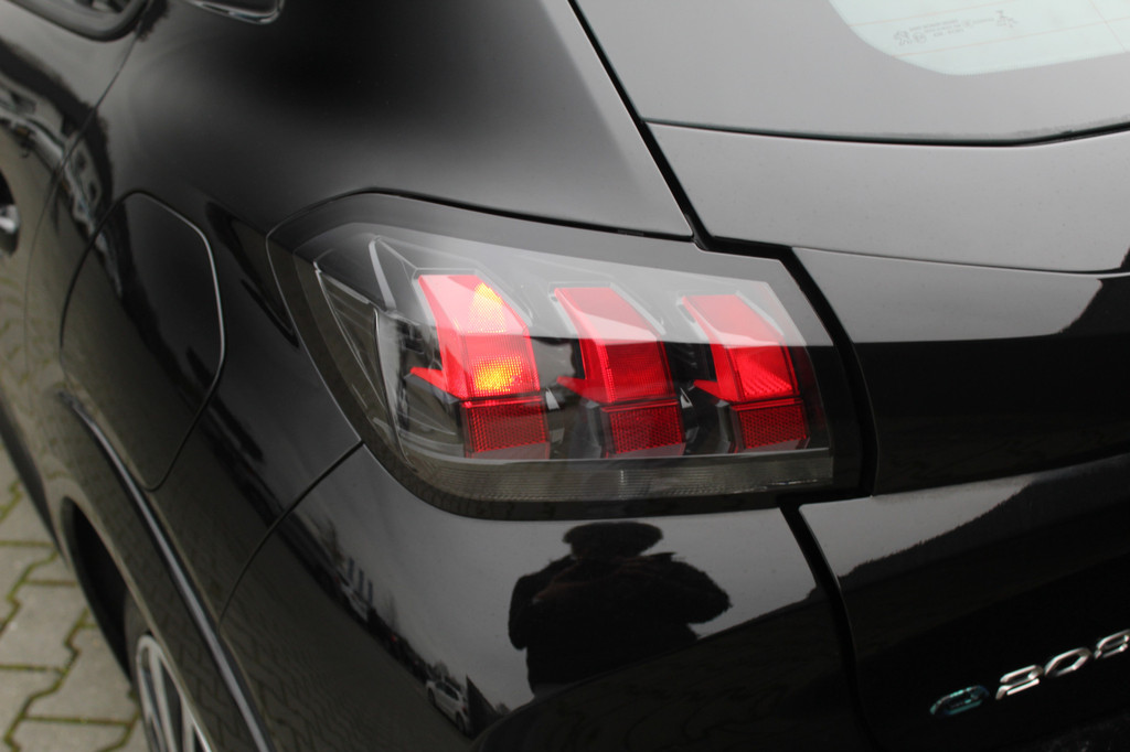 Peugeot e-208 (K762HF) met abonnement