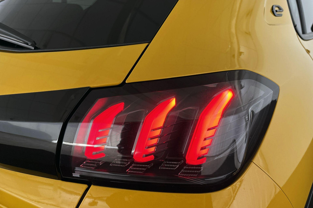 Peugeot e-208 (J647HJ) met abonnement