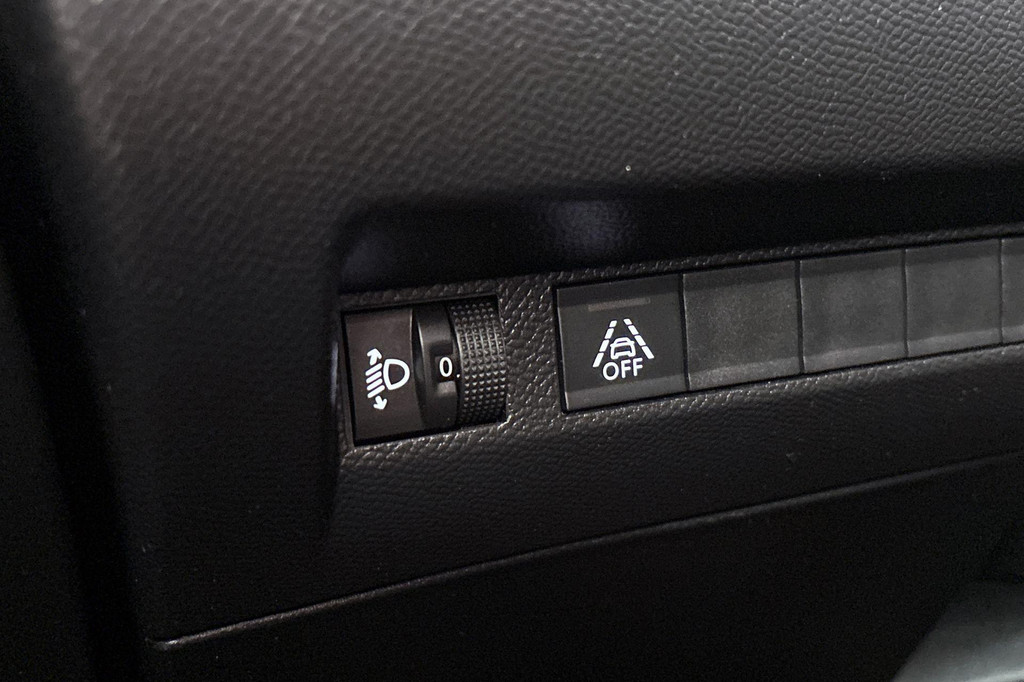 Peugeot e-208 (J647HJ) met abonnement