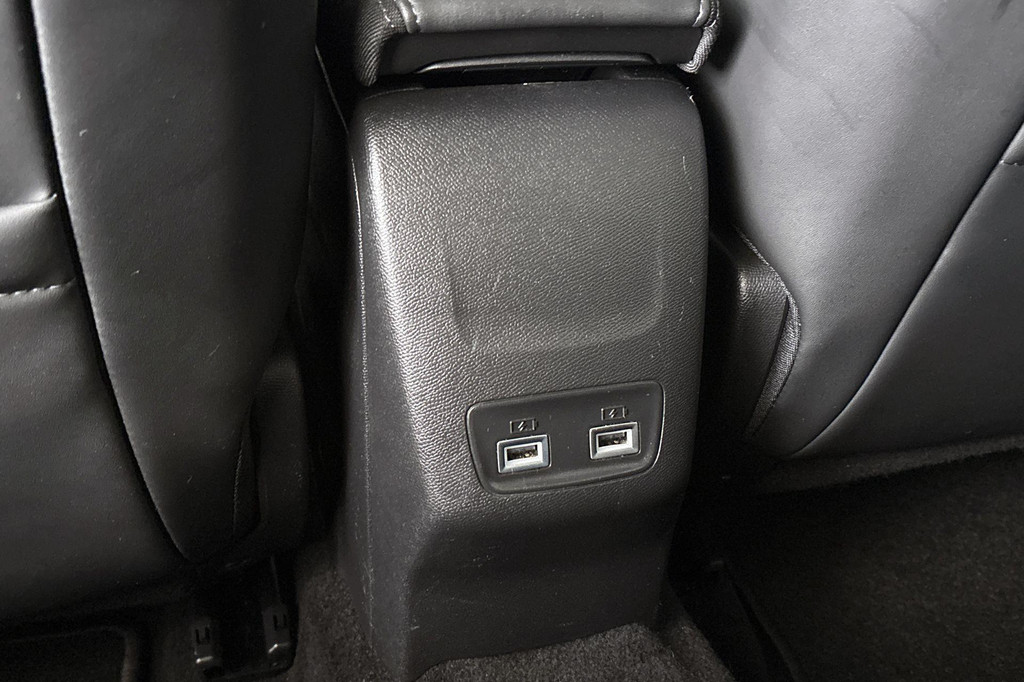 Peugeot e-208 (J647HJ) met abonnement