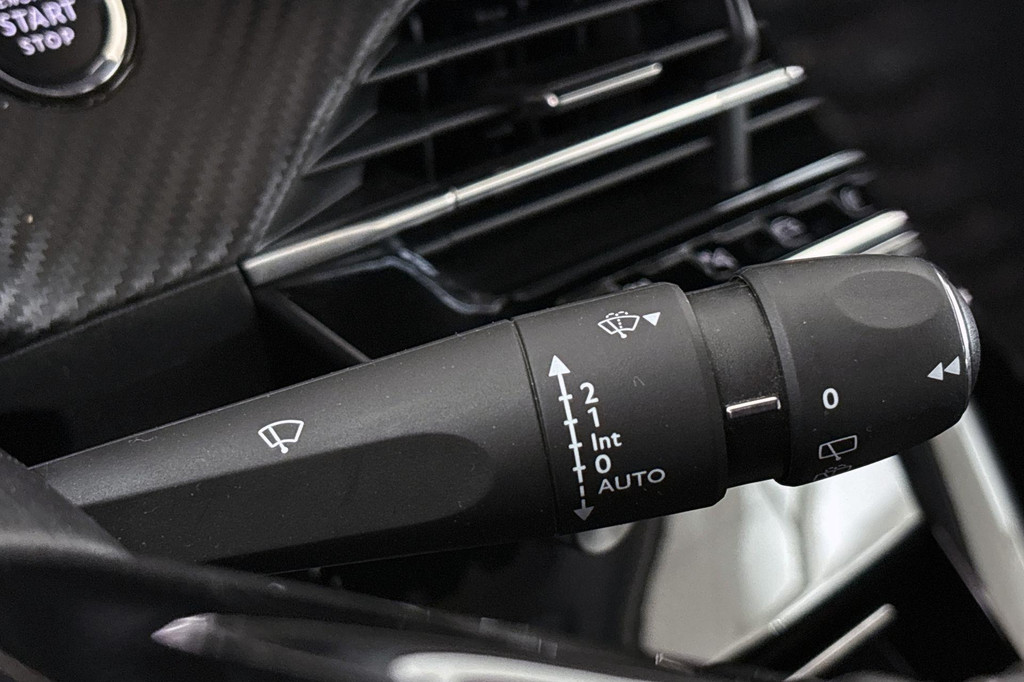 Peugeot e-208 (J647HJ) met abonnement