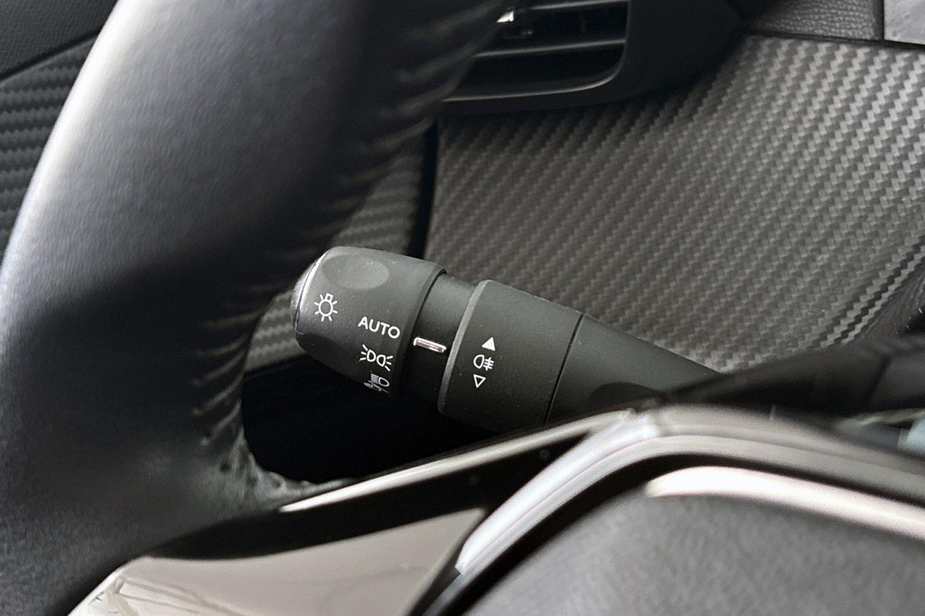 Peugeot e-208 (J647HJ) met abonnement