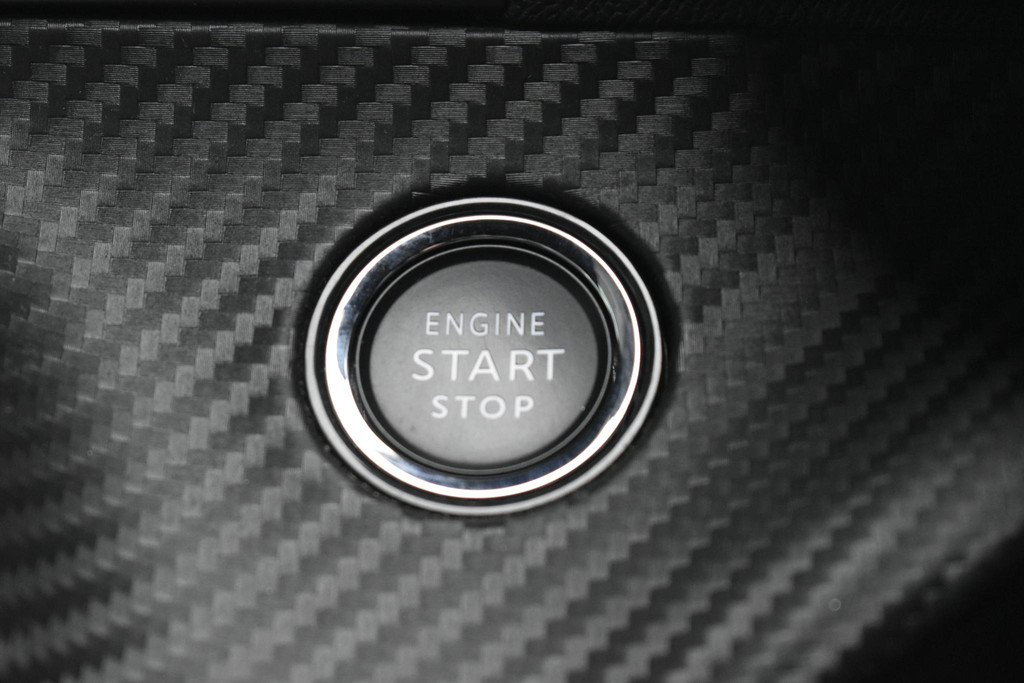 Peugeot e-2008 (T821HL) met abonnement