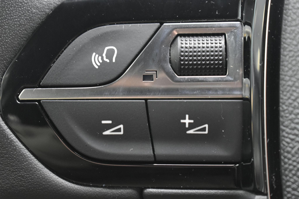 Peugeot e-2008 (T821HL) met abonnement