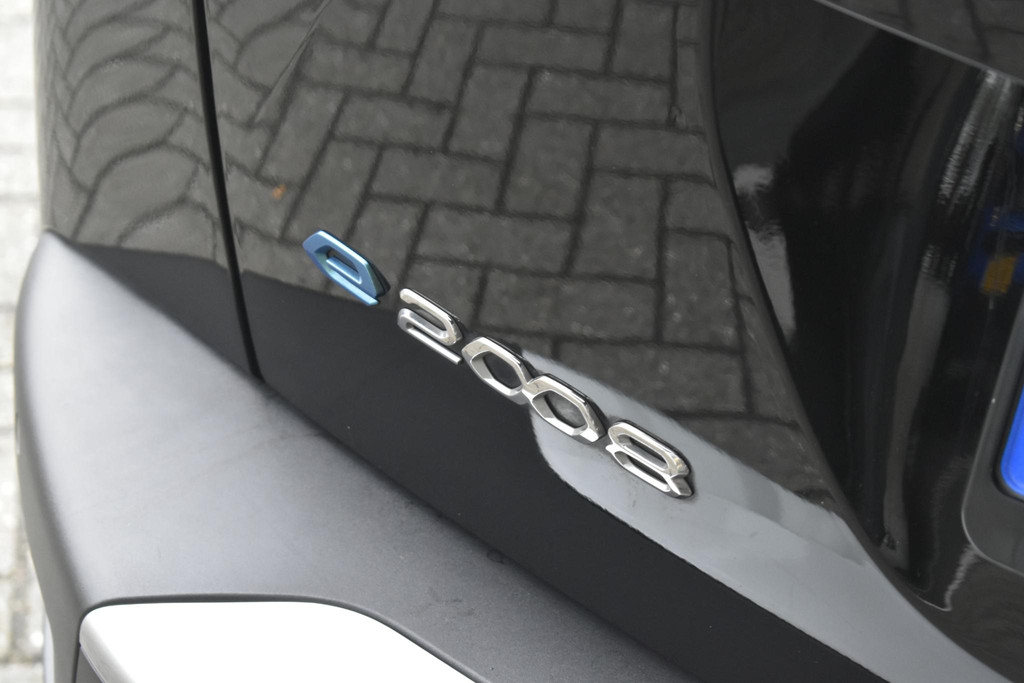 Peugeot e-2008 (T821HL) met abonnement