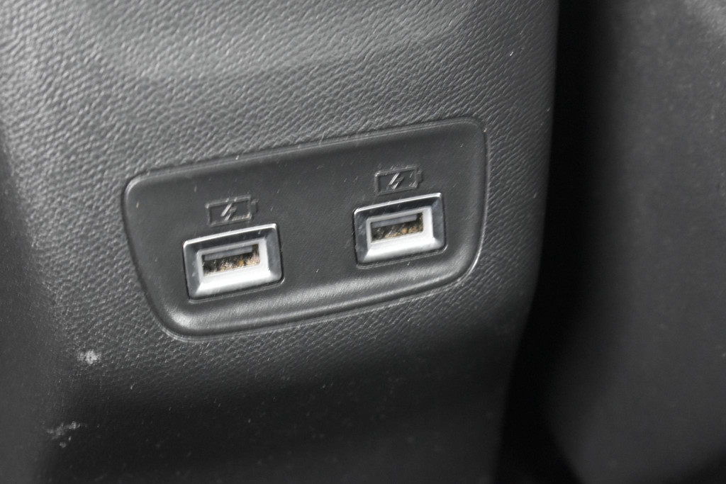 Peugeot e-2008 (T821HL) met abonnement