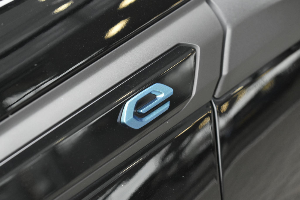 Peugeot e-2008 (T821HL) met abonnement