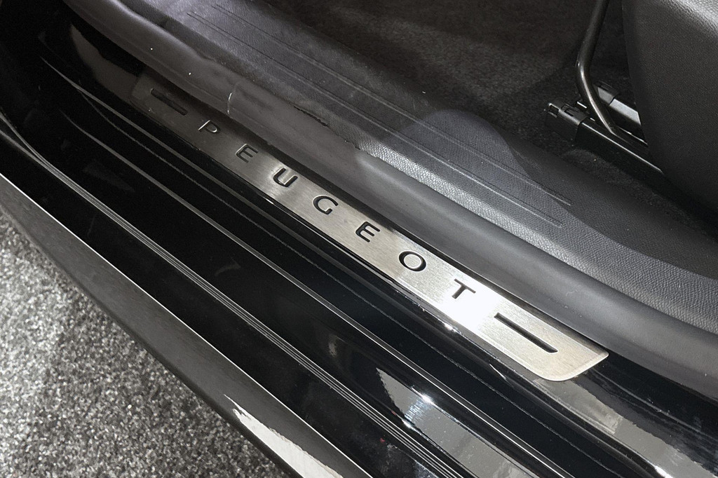 Peugeot 208 (N165KG) met abonnement