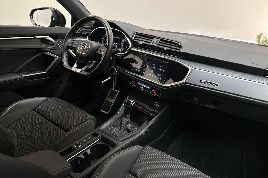 Audi Q3 (JLT74H) met abonnement