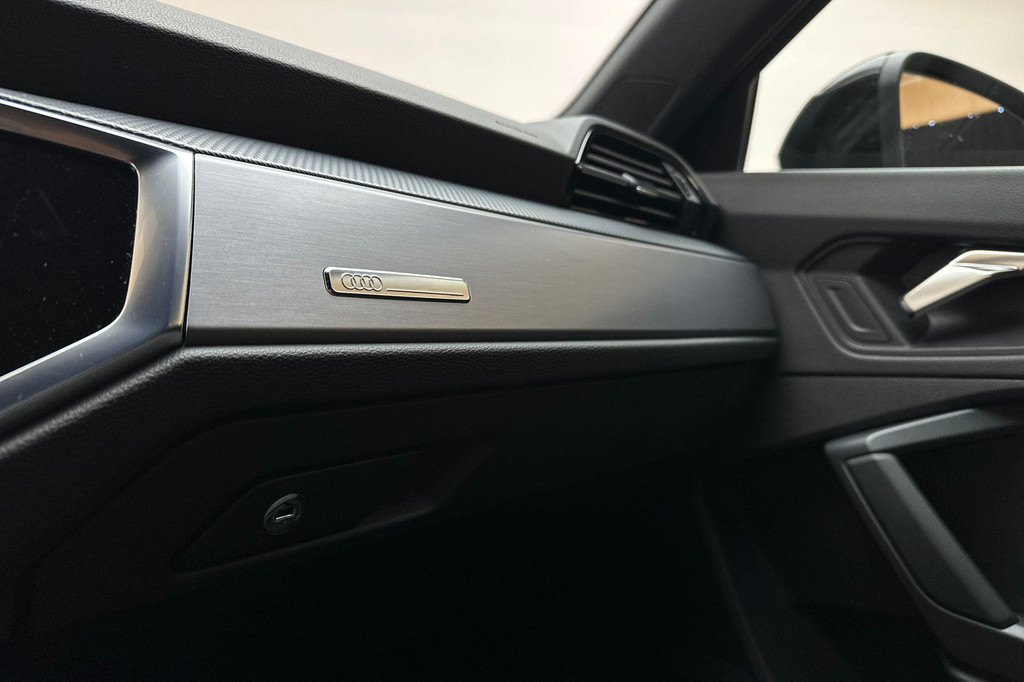 Audi Q3 (JLT74H) met abonnement