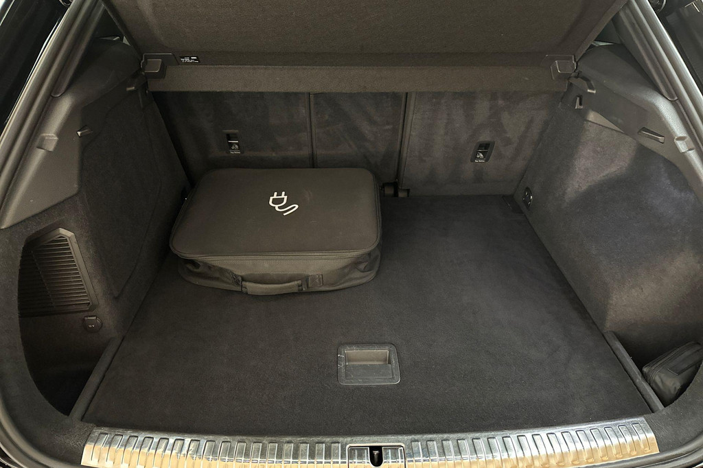 Audi Q3 (JLT74H) met abonnement