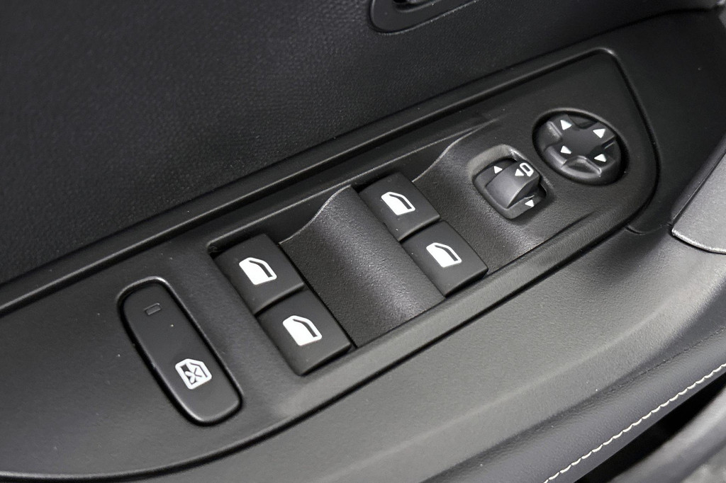 Peugeot 2008 (JPV15K) met abonnement