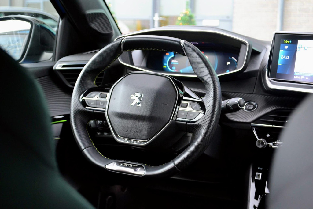 Peugeot e-208 (J118XZ) met abonnement