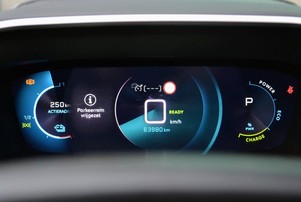 Peugeot e-208 (J118XZ) met abonnement