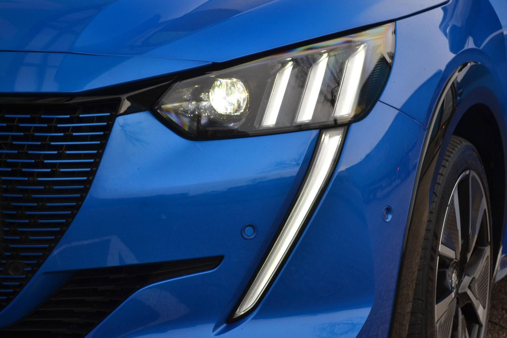 Peugeot e-208 (J118XZ) met abonnement