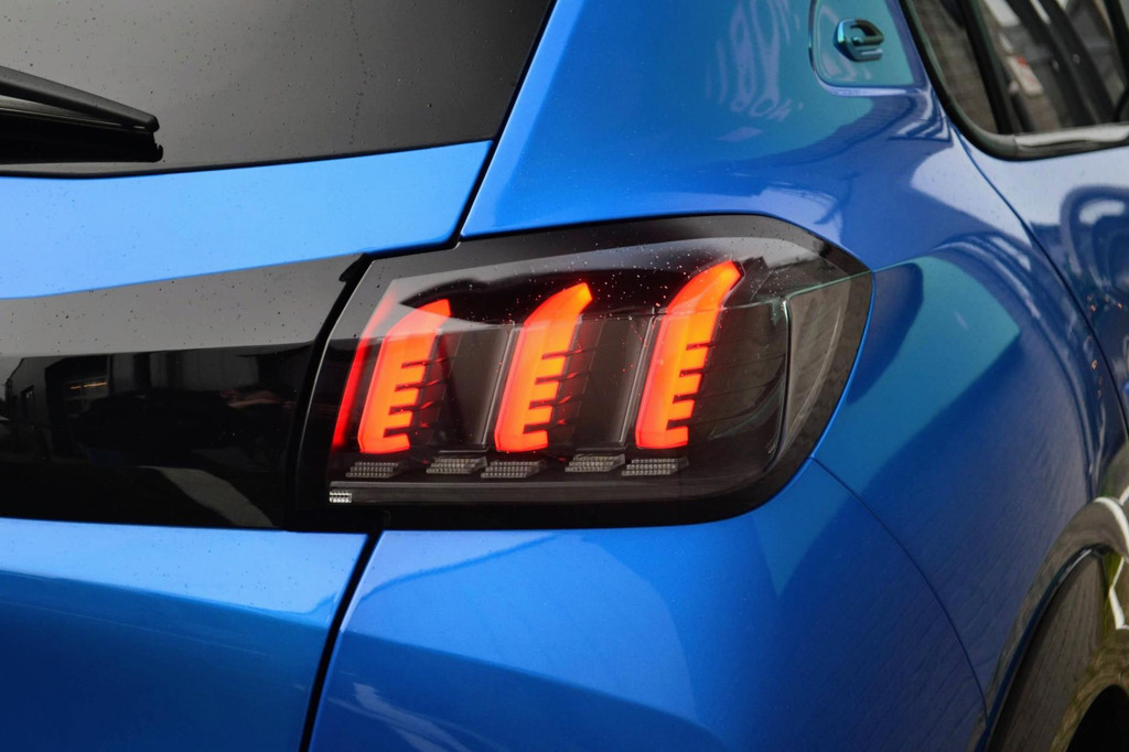 Peugeot e-208 (J118XZ) met abonnement