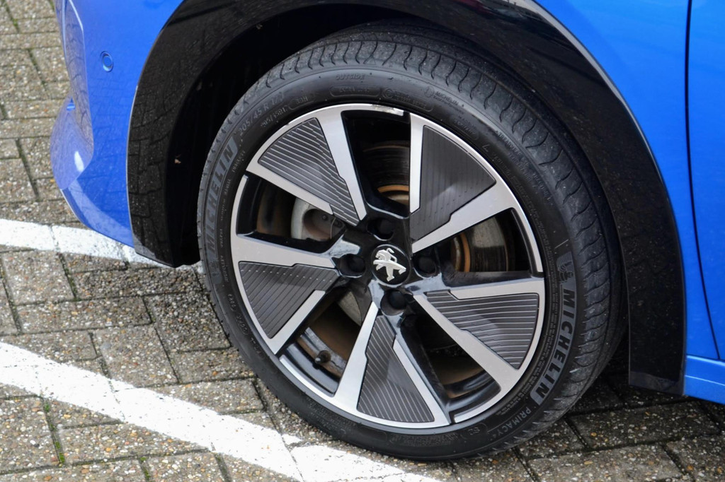 Peugeot e-208 (J118XZ) met abonnement