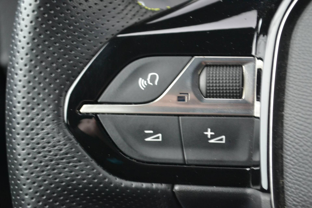 Peugeot e-208 (J118XZ) met abonnement