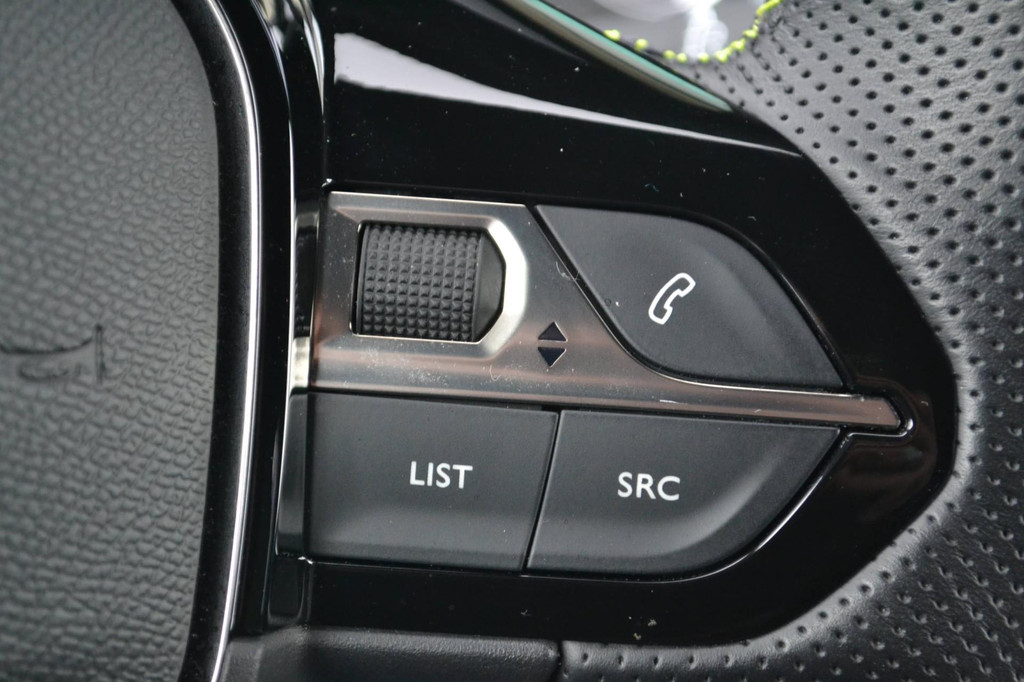 Peugeot e-208 (J118XZ) met abonnement