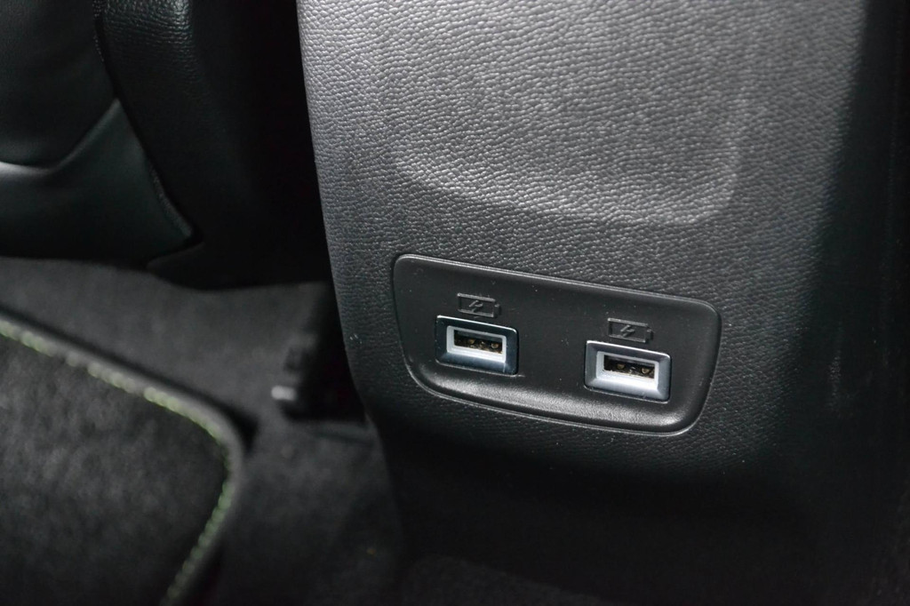 Peugeot e-208 (J118XZ) met abonnement