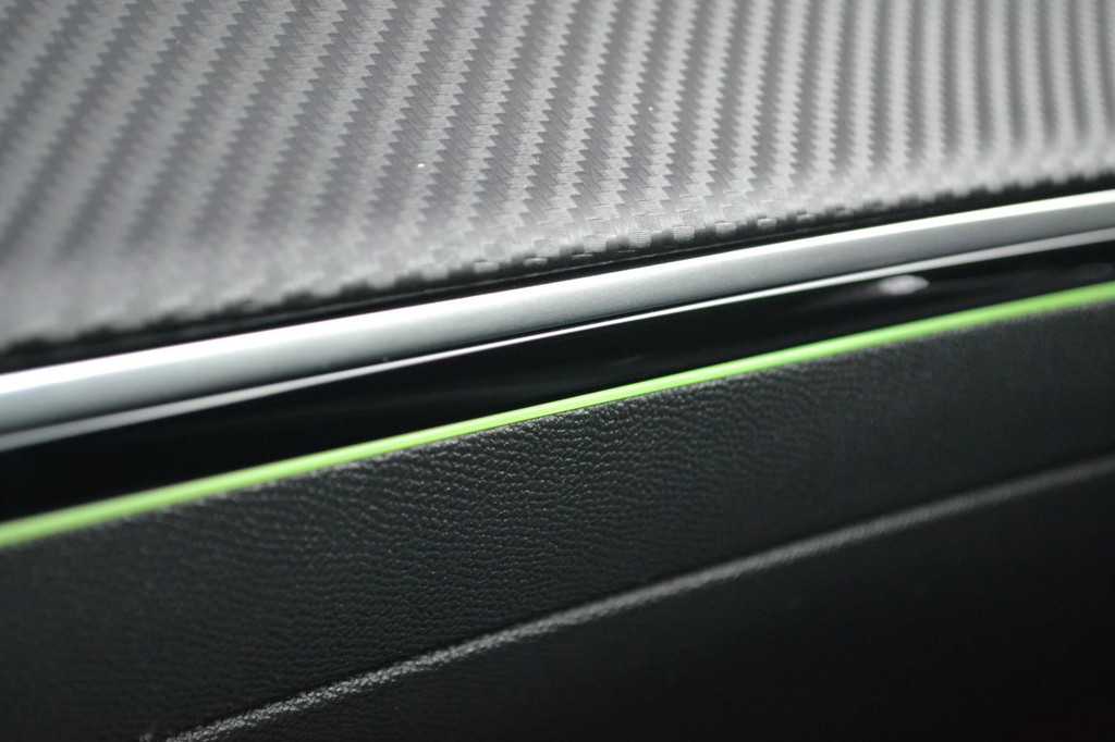 Peugeot e-208 (J118XZ) met abonnement