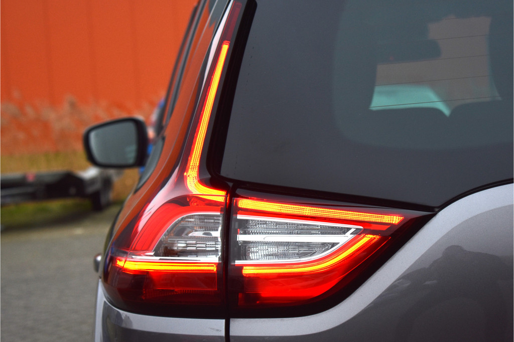 Renault Grand Scénic (S037JT) met abonnement