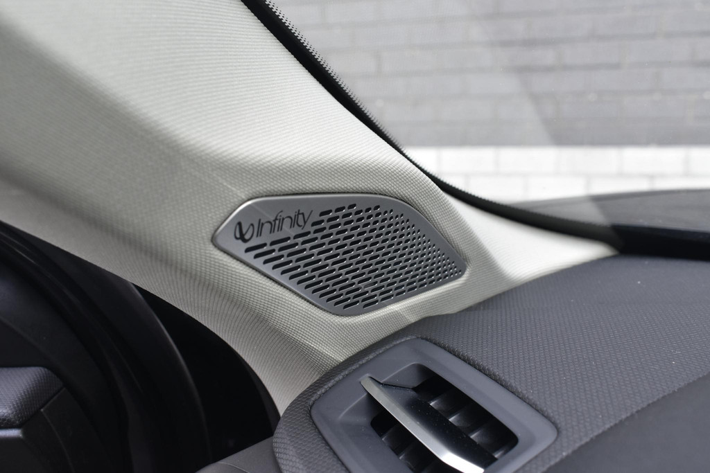 Lynk & Co 01 (JPD63T) met abonnement