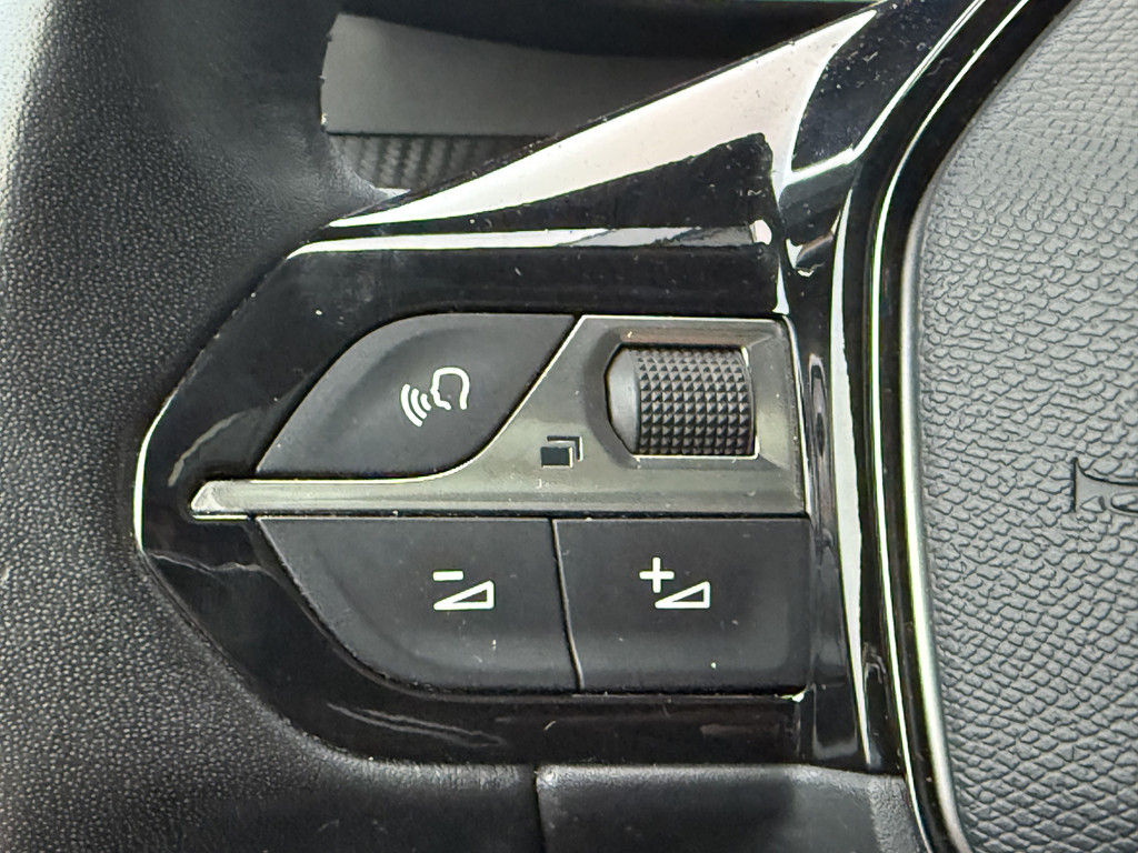 Peugeot e-2008 (J321ZP) met abonnement