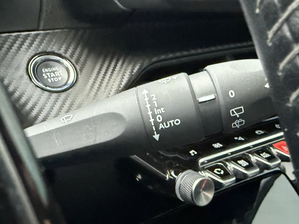 Peugeot e-2008 (J321ZP) met abonnement