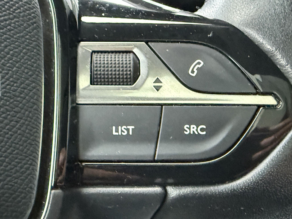 Peugeot e-2008 (J321ZP) met abonnement