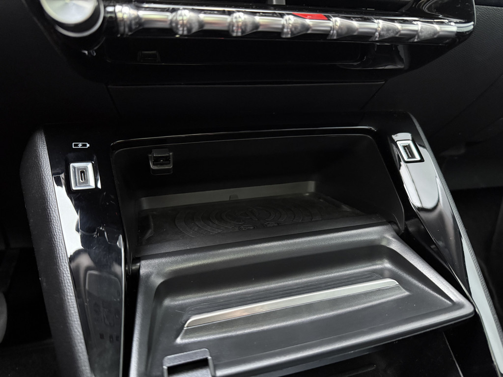 Peugeot e-2008 (J321ZP) met abonnement