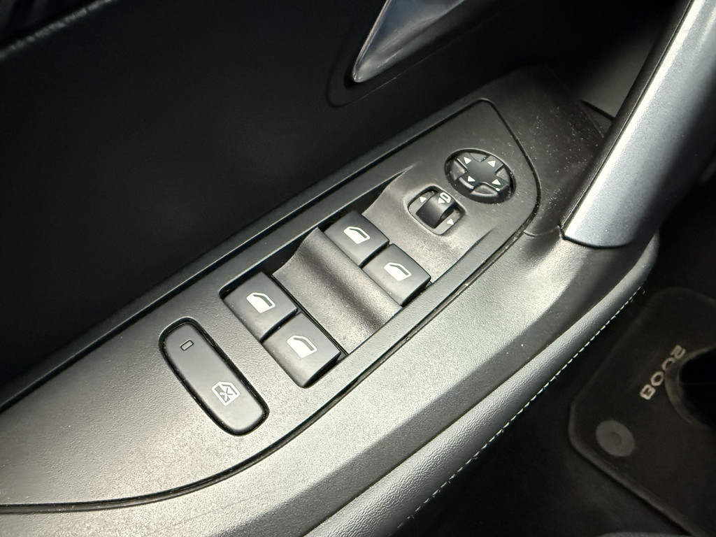 Peugeot e-2008 (J321ZP) met abonnement