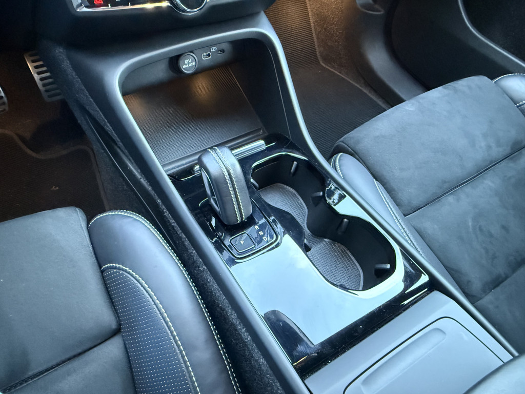 Volvo XC40 (J134ZG) met abonnement