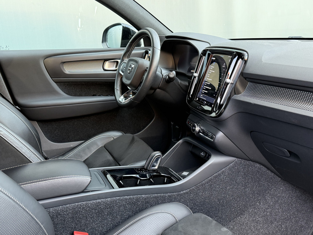 Volvo XC40 (J134ZG) met abonnement