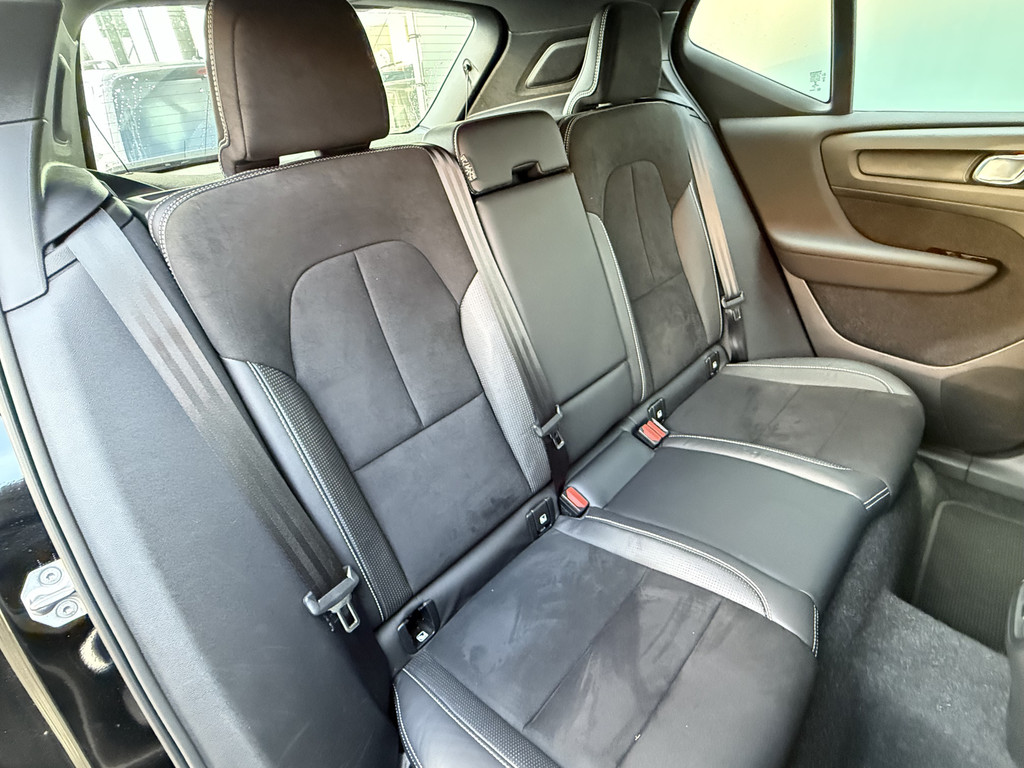 Volvo XC40 (J134ZG) met abonnement