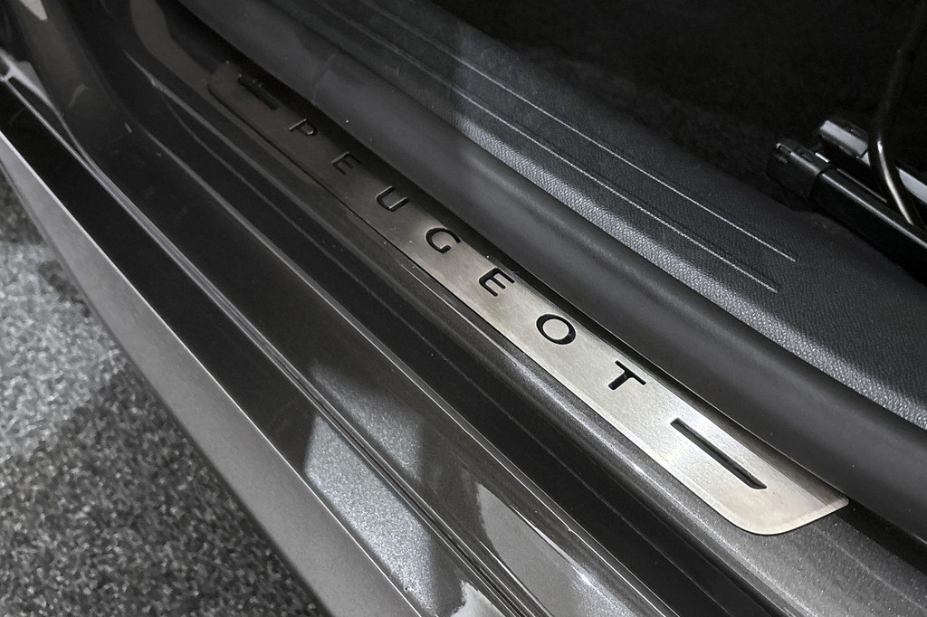 Peugeot 208 (J985VH) met abonnement