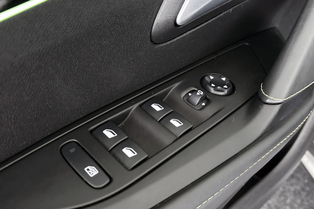 Peugeot 208 (J985VH) met abonnement