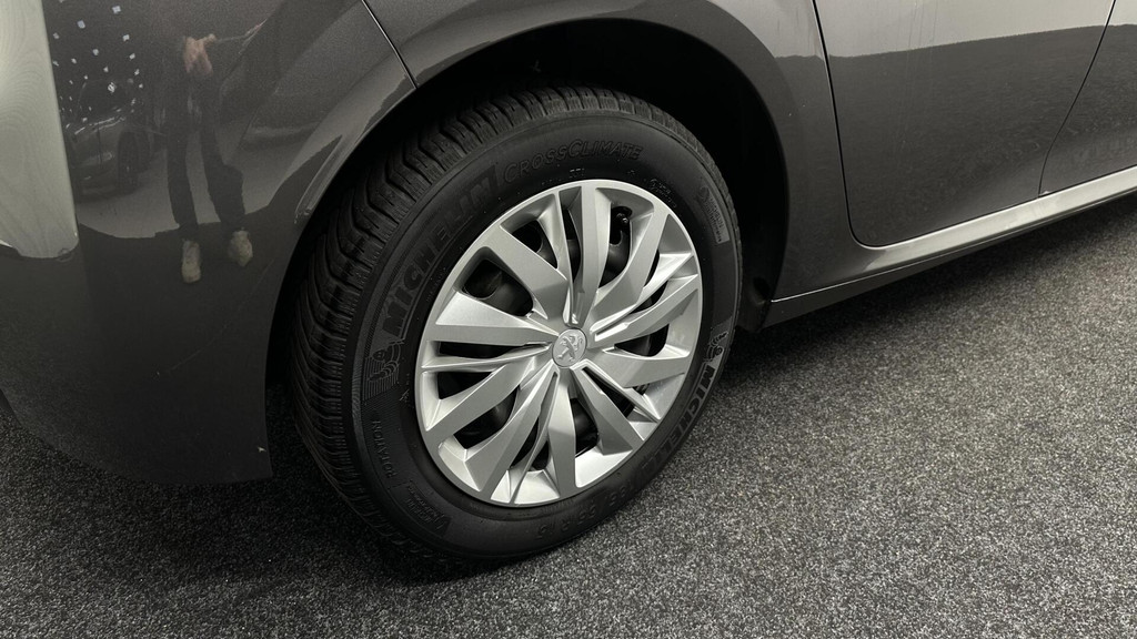 Peugeot 208 (T710BH) met abonnement