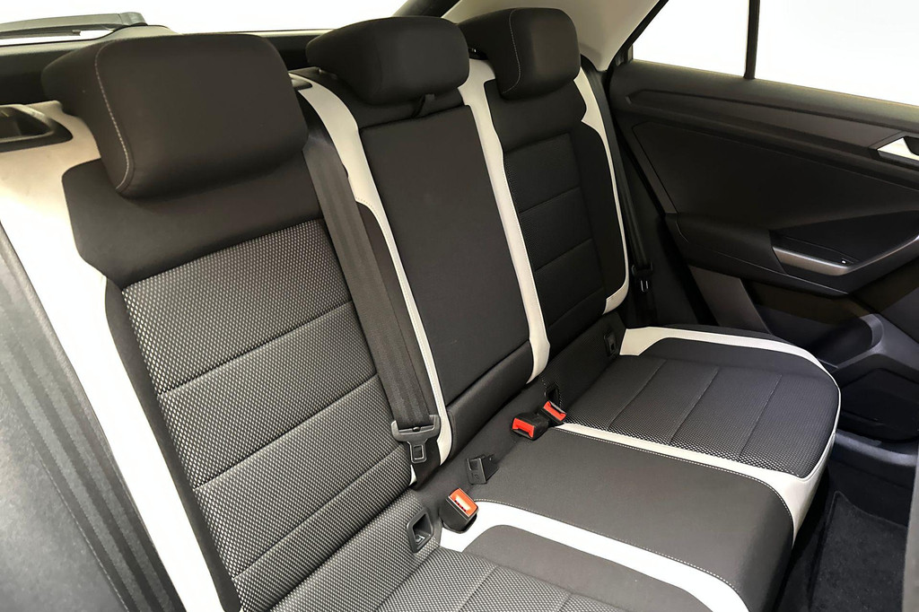 Volkswagen T-Roc (K250KZ) met abonnement