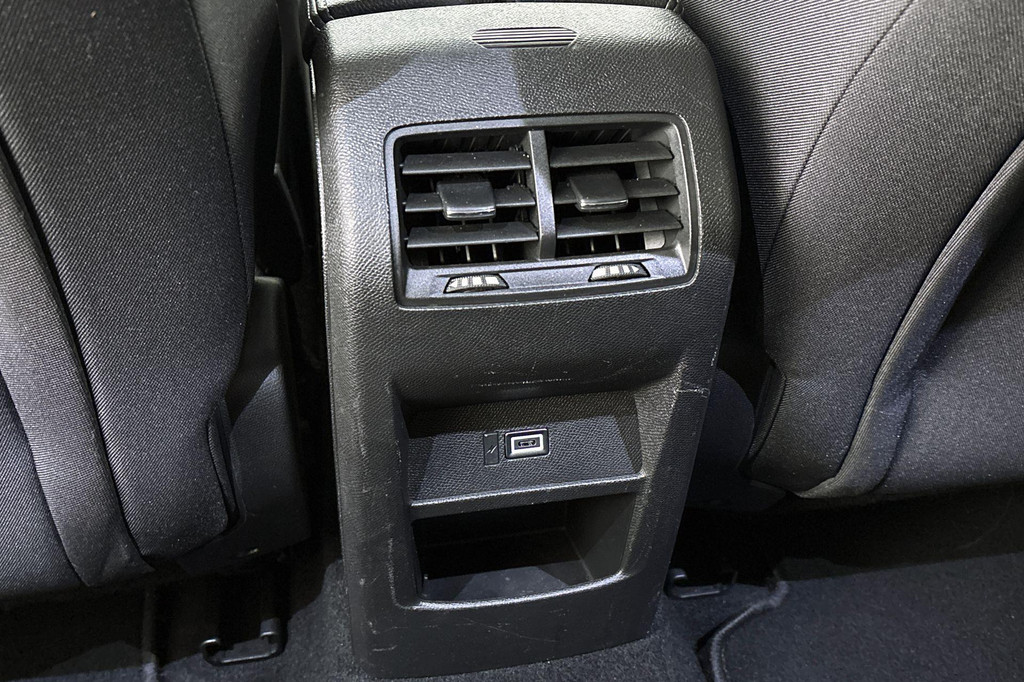 Opel Astra (R867RX) met abonnement